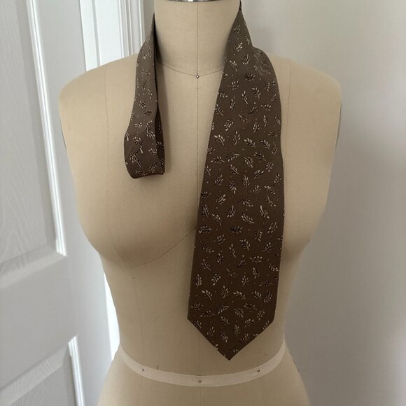 Barneys New York Men's Necktie Made in Italy 100% Silk Tie - Picture 1 of 8